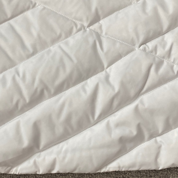 Eddie Bauer XXL Women's White Quilted Vest with Faux Fur Trim - Picture 12 of 12